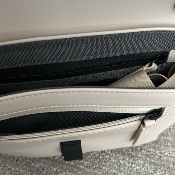 Gaston Luga Splash Crossbody Bag Cloud Cream - Picture 3 of 7